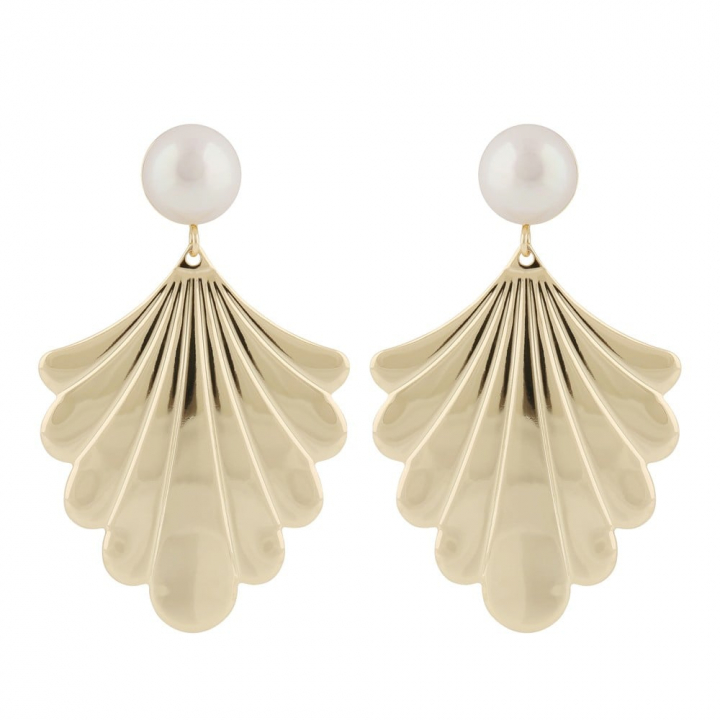 Lydia big pearl pendant ear en el grupo Pendientes / Pendientes de perlas con SCANDINAVIAN JEWELRY DESIGN (1292-7600362)