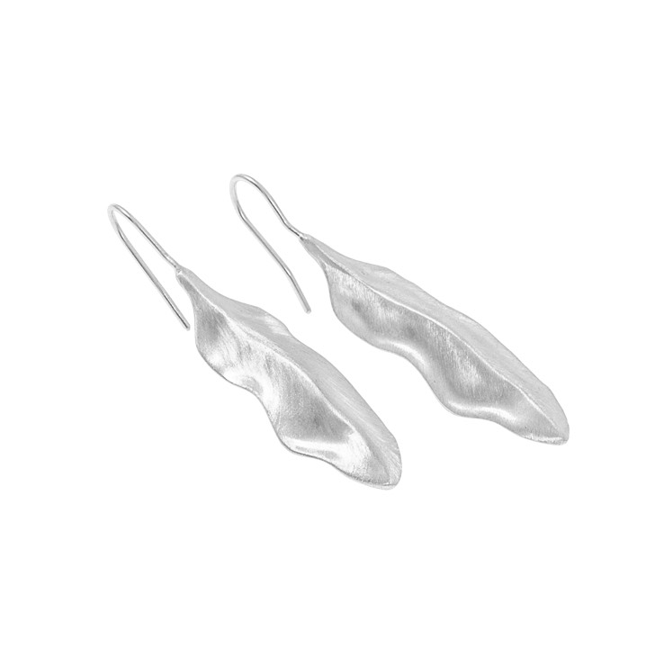 Feather Pendiente Plata en el grupo Pendientes / Pendientes de plata con SCANDINAVIAN JEWELRY DESIGN (1422410006)