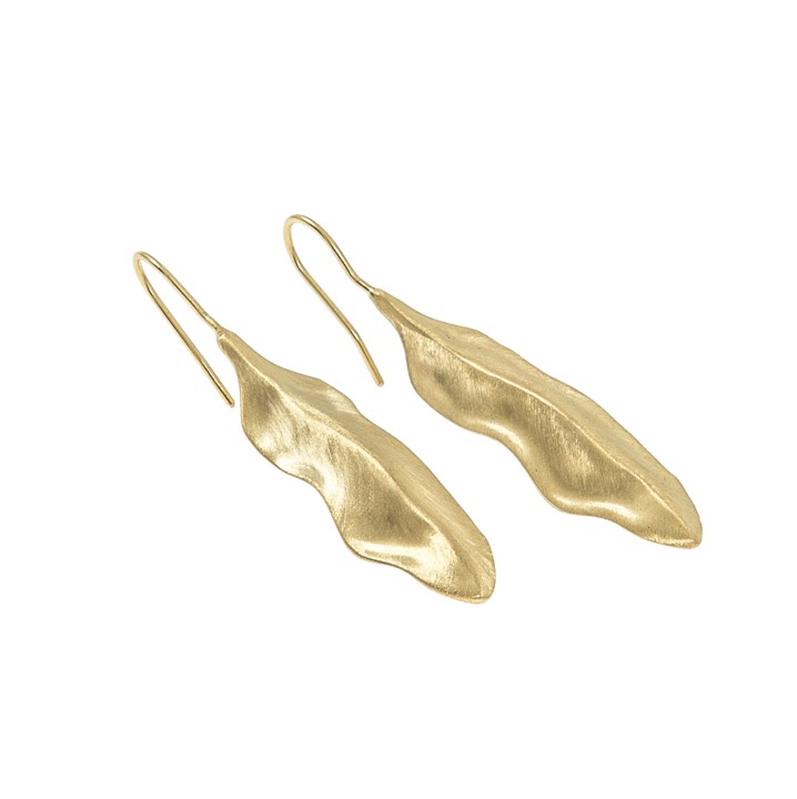 Feather Pendiente Oro en el grupo Pendientes / Pendientes de oro con SCANDINAVIAN JEWELRY DESIGN (1422420006)