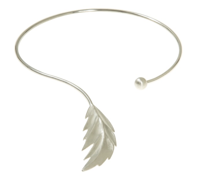 Feather bangle Pulseras flex Plata S/M en el grupo Collares / Collares de plata con SCANDINAVIAN JEWELRY DESIGN (1521111014)