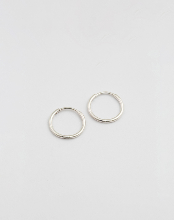 Beloved Small Hoops Silver en el grupo Pendientes / Pendientes de plata con SCANDINAVIAN JEWELRY DESIGN (ES1088)